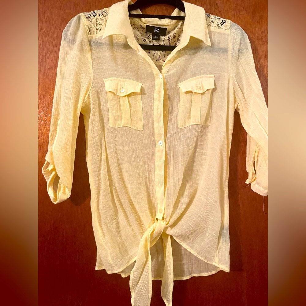 Womens 3/4 sleeve bottom up blouse